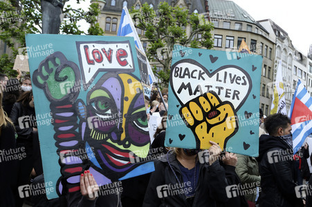 Demonstration 'Enough is Enough! - There can be no Peace without Justice!' in Hamburg