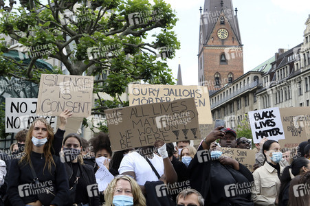 Demonstration 'Enough is Enough! - There can be no Peace without Justice!' in Hamburg