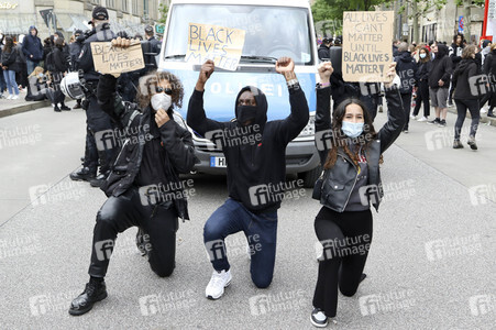 Demonstration 'Enough is Enough! - There can be no Peace without Justice!' in Hamburg