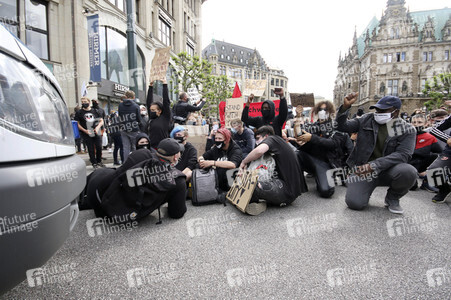 Demonstration 'Enough is Enough! - There can be no Peace without Justice!' in Hamburg