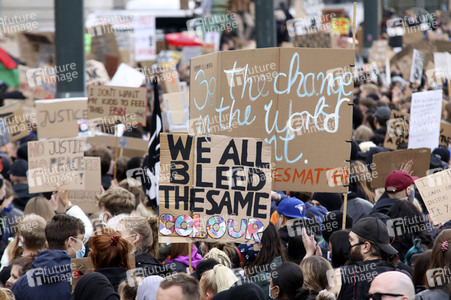 Demonstration 'Enough is Enough! - There can be no Peace without Justice!' in Hamburg