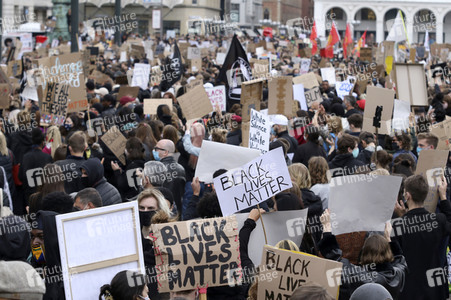 Demonstration 'Enough is Enough! - There can be no Peace without Justice!' in Hamburg