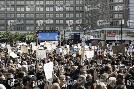 Demonstration 'Silent Demo' in Berlin