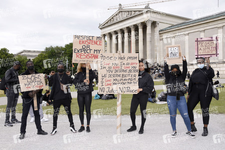 Demonstration 'Silent Protest - Sag Nein zu Rassismus' in München