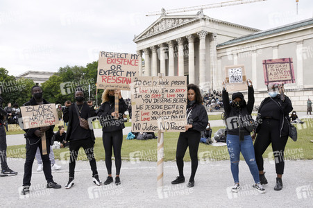 Demonstration 'Silent Protest - Sag Nein zu Rassismus' in München