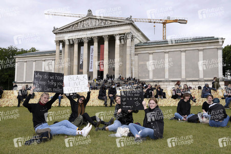 Demonstration 'Silent Protest - Sag Nein zu Rassismus' in München