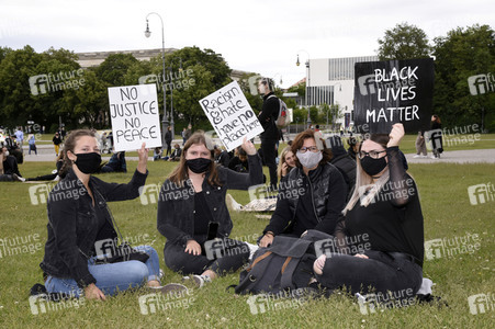 Demonstration 'Silent Protest - Sag Nein zu Rassismus' in München