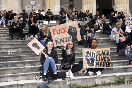 Demonstration 'Silent Protest - Sag Nein zu Rassismus' in München