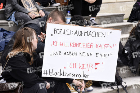 Demonstration 'Silent Protest - Sag Nein zu Rassismus' in München