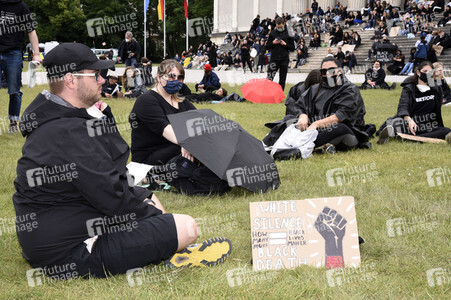 Demonstration 'Silent Protest - Sag Nein zu Rassismus' in München