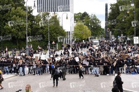 Demonstration 'Silent Protest - Sag Nein zu Rassismus' in München