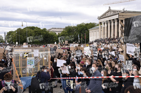 Demonstration 'Silent Protest - Sag Nein zu Rassismus' in München