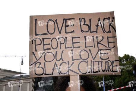 Demonstration 'Silent Protest - Sag Nein zu Rassismus' in München