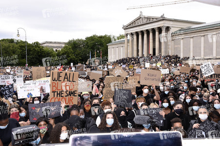 Demonstration 'Silent Protest - Sag Nein zu Rassismus' in München