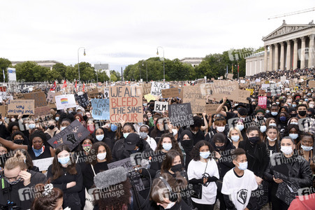Demonstration 'Silent Protest - Sag Nein zu Rassismus' in München