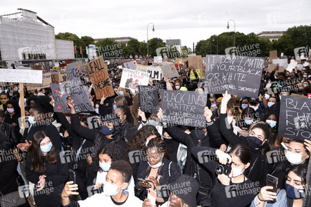Demonstration 'Silent Protest - Sag Nein zu Rassismus' in München