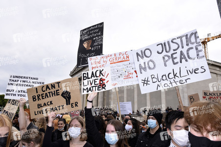 Demonstration 'Silent Protest - Sag Nein zu Rassismus' in München