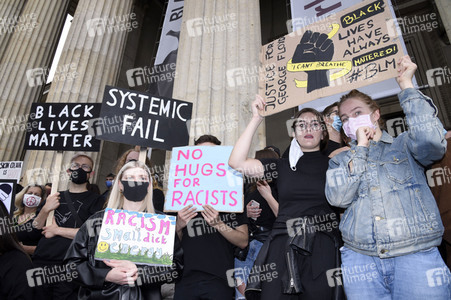 Demonstration 'Silent Protest - Sag Nein zu Rassismus' in München