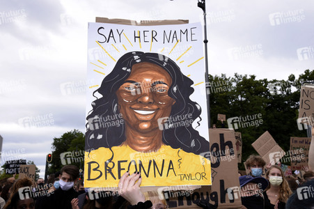 Demonstration 'Silent Protest - Sag Nein zu Rassismus' in München