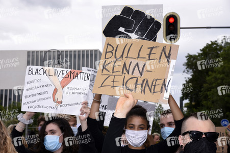 Demonstration 'Silent Protest - Sag Nein zu Rassismus' in München