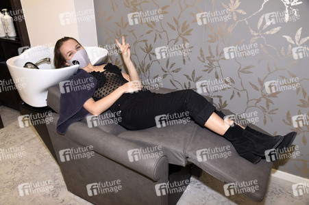 Darya Gritsyuk beim Friseurbesuch in München