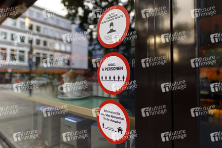 Symbolfoto Abstand halten