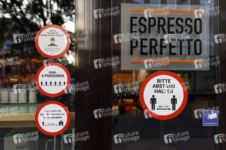 Symbolfoto Abstand halten