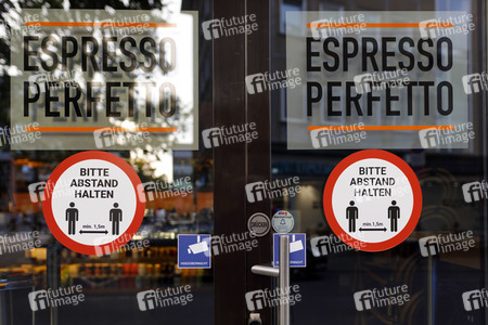 Symbolfoto Abstand halten