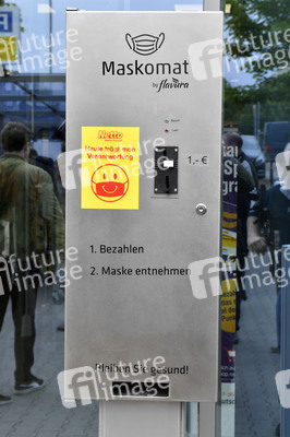 Präsentation des ersten Maskenautomaten in Berlin