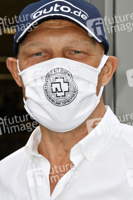 Präsentation des ersten Maskenautomaten in Berlin