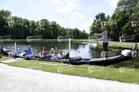 Gondelfahrt mit Prominenten in München