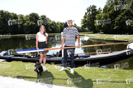 Gondelfahrt mit Prominenten in München