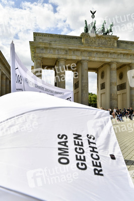 Menschenkette gegen Rassismus in Berlin