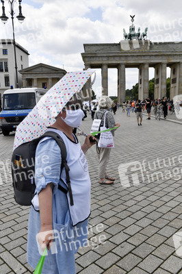 Menschenkette gegen Rassismus in Berlin