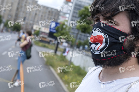 Menschenkette gegen Rassismus in Berlin