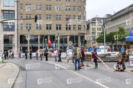 Menschenkette gegen Rassismus in Hamburg