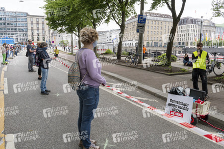 Menschenkette gegen Rassismus in Hamburg