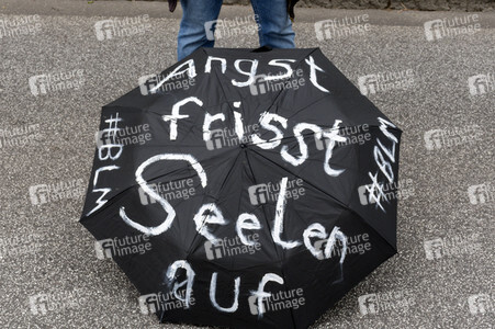 Menschenkette gegen Rassismus in Hamburg