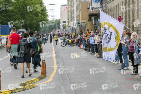 Menschenkette gegen Rassismus in Hamburg