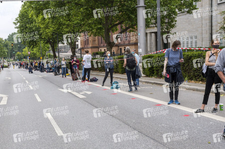 Menschenkette gegen Rassismus in Hamburg