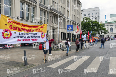 Menschenkette gegen Rassismus in Hamburg