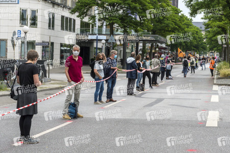 Menschenkette gegen Rassismus in Hamburg