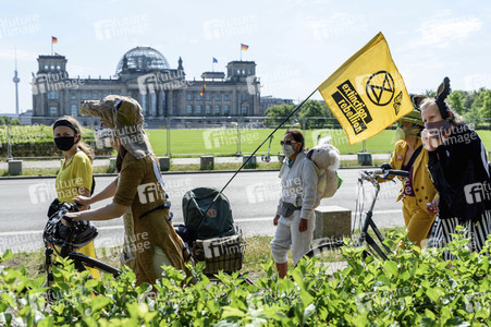 Start der Aktionswoche von Extinction Rebellion in Berlin