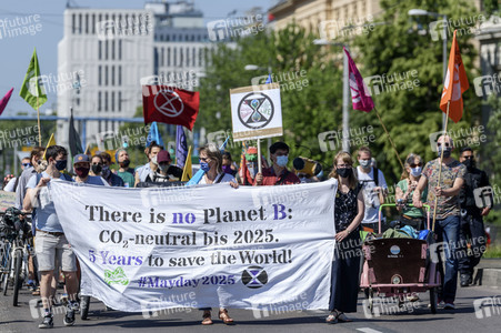 Start der Aktionswoche von Extinction Rebellion in Berlin