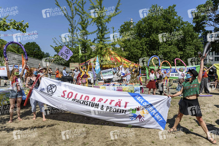 Start der Aktionswoche von Extinction Rebellion in Berlin