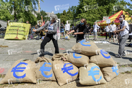 Start der Aktionswoche von Extinction Rebellion in Berlin