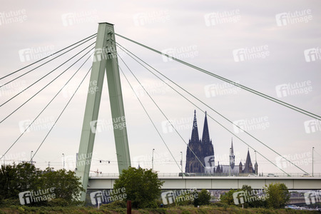 Die Severinsbrücke in Köln
