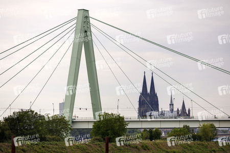 Die Severinsbrücke in Köln