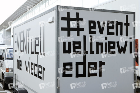 Autokorso unter dem Motto 'EVENTuell nie wieder' in Hamburg