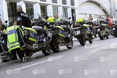 Autokorso unter dem Motto 'EVENTuell nie wieder' in Hamburg